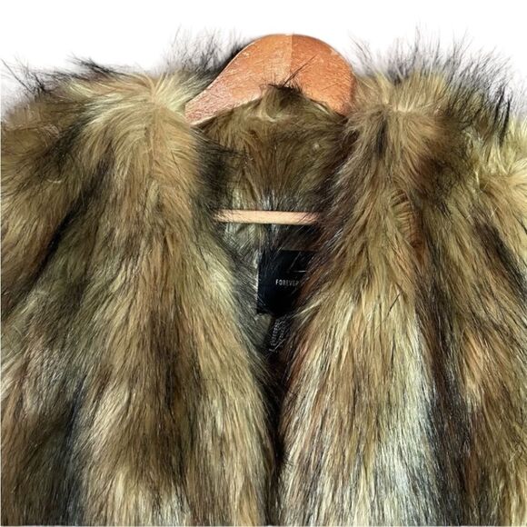 NWT! Forever 21 faux fur vest - Picture 2 of 9